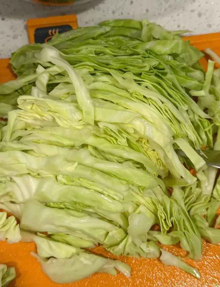 五花肉炒包菜 第 2 步