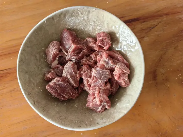 干锅土豆牛肉粒 第 3 步