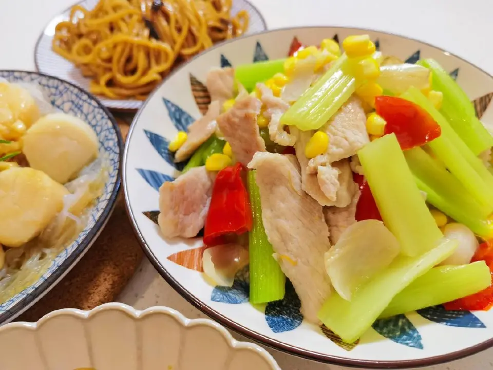 芹菜百合炒肉片成品图