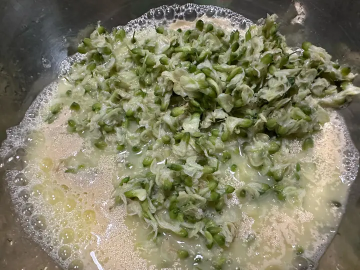 槐花发面软饼 第 2 步