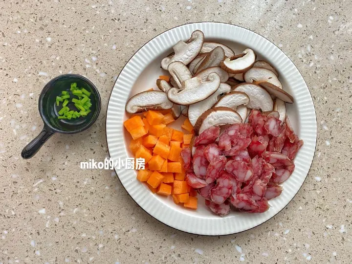 香菇腊肠焖饭 第 1 步