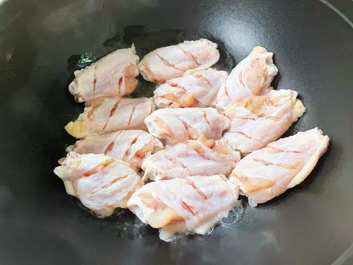 鸡翅年糕虾煲 第 4 步