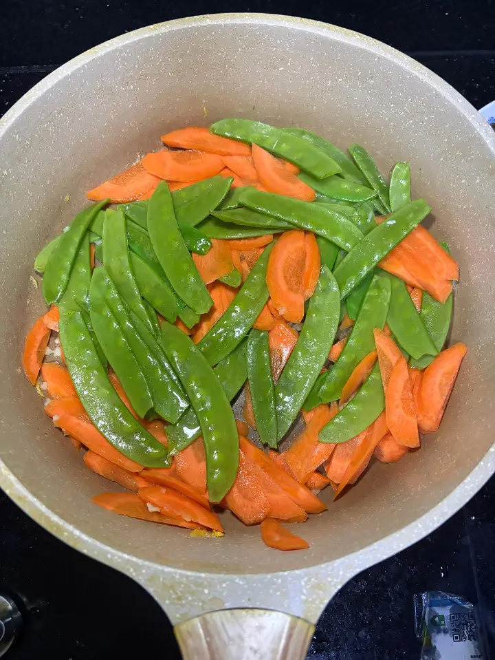 荷兰豆胡萝卜炒鸡蛋 第 7 步