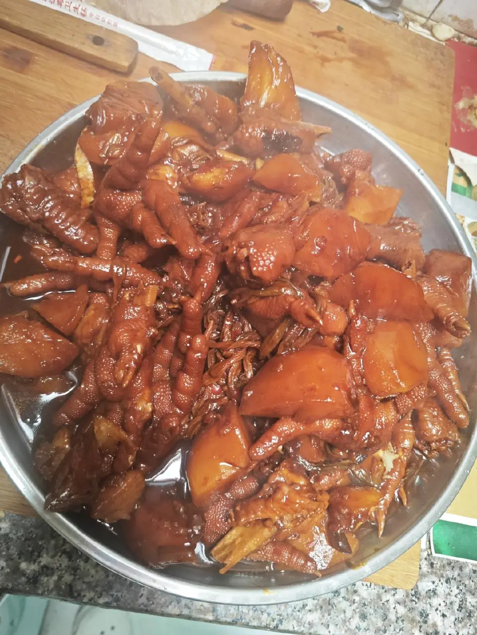 酱香鸡爪煲成品图