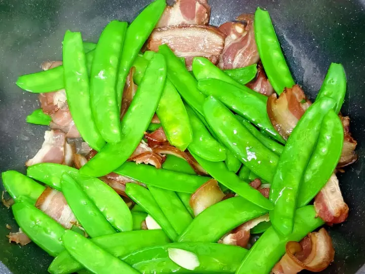 荷兰豆炒腊肉 第 4 步