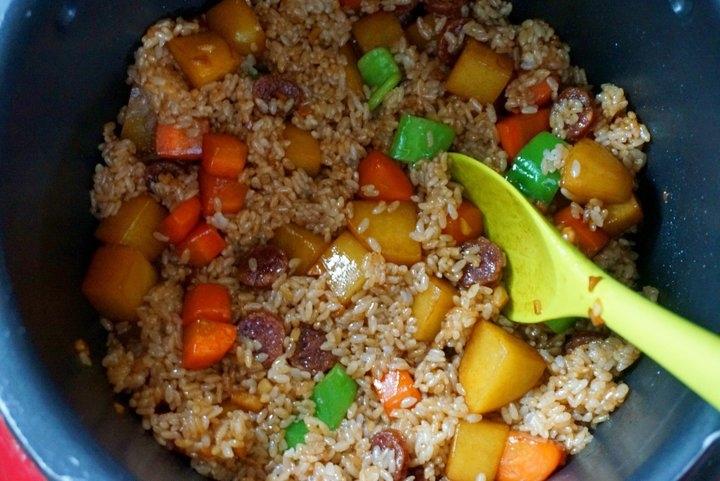 香肠土豆焖饭 第 18 步