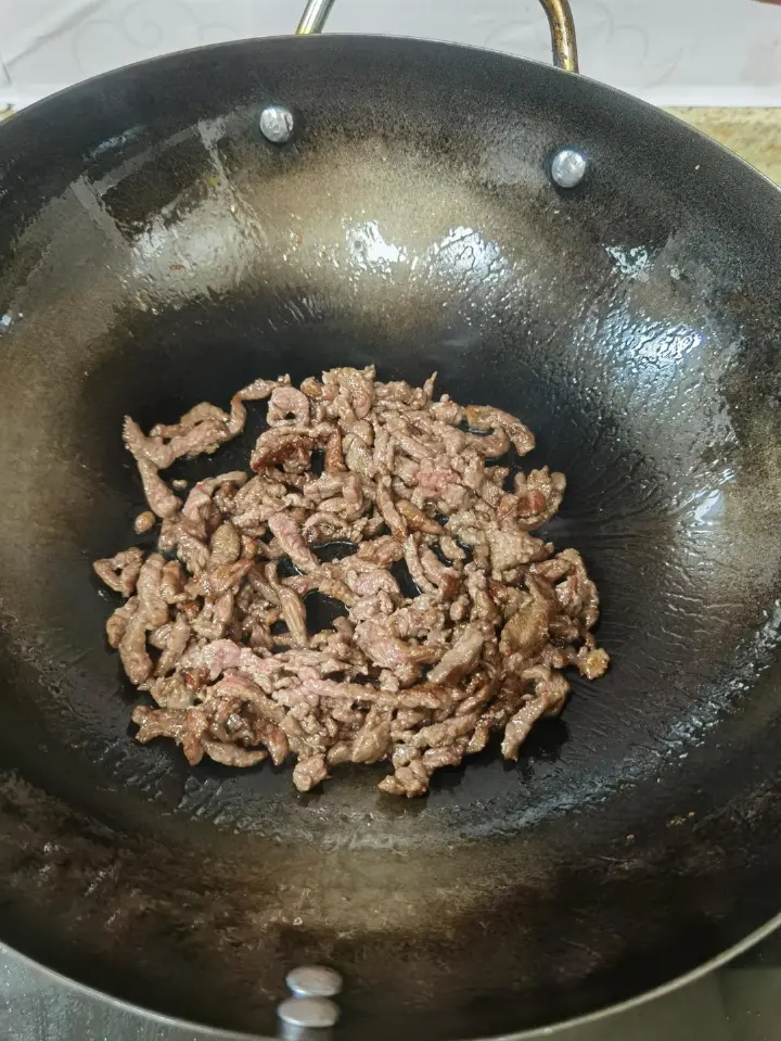 家常小炒肉丝 第 2 步