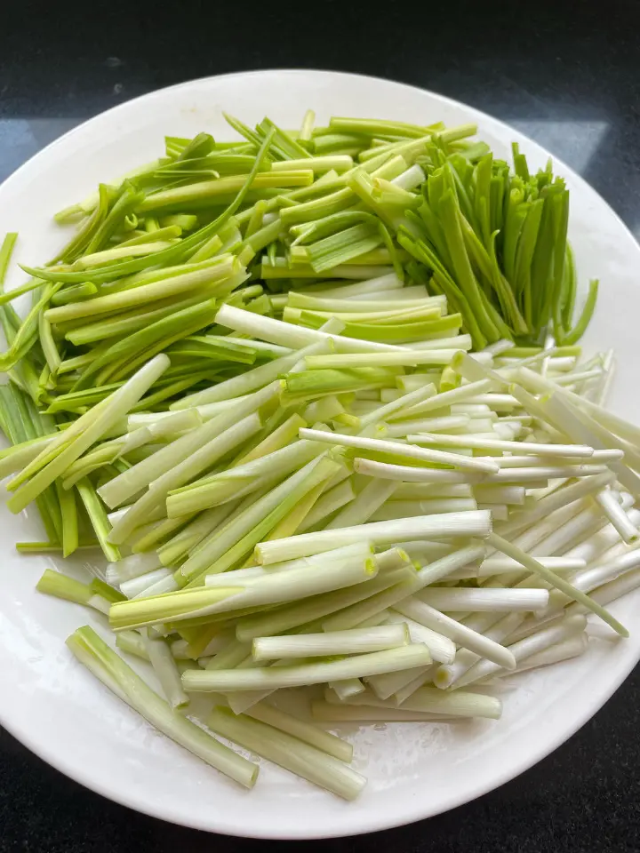 蒜苗炒鸡蛋 第 3 步