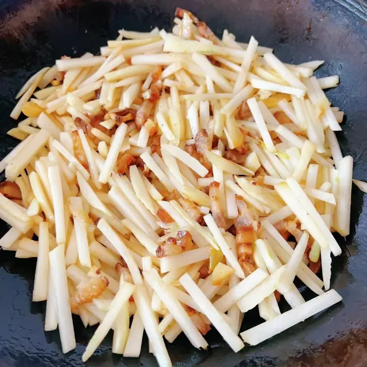 酱腊肉炒佛手瓜 第 7 步