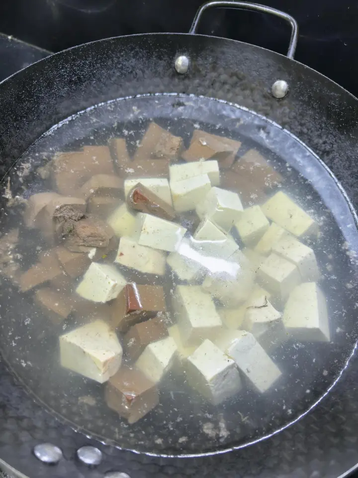 猪血烧豆腐 第 2 步