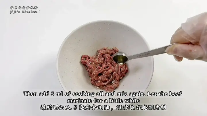 菠萝牛肉炒米粉 第 4 步