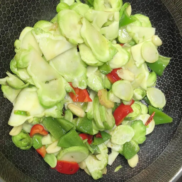儿菜炒腊肉 第 5 步
