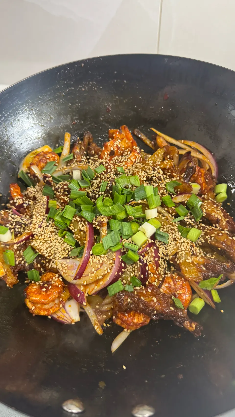 干锅土豆鸡翅虾成品图