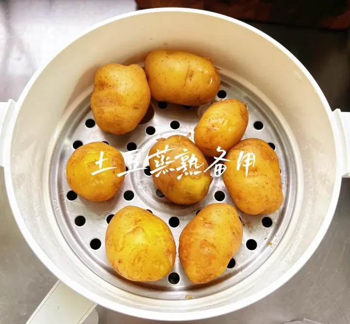 肉丁土豆炒茴香 第 1 步