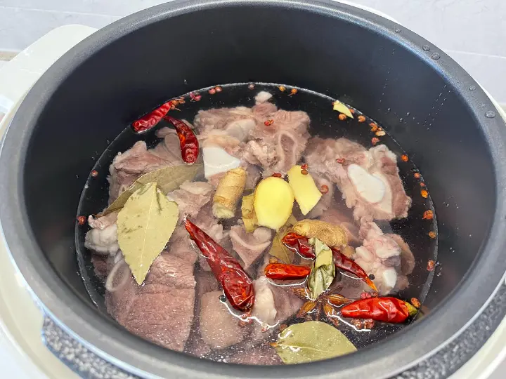 牛肋骨炖白萝卜 第 7 步
