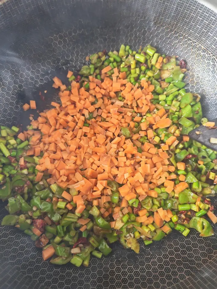 蒜苔鸡肉丁 第 11 步