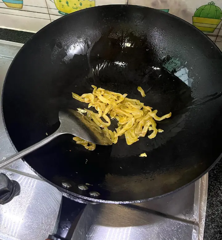 榨菜炒鸡蛋 第 3 步