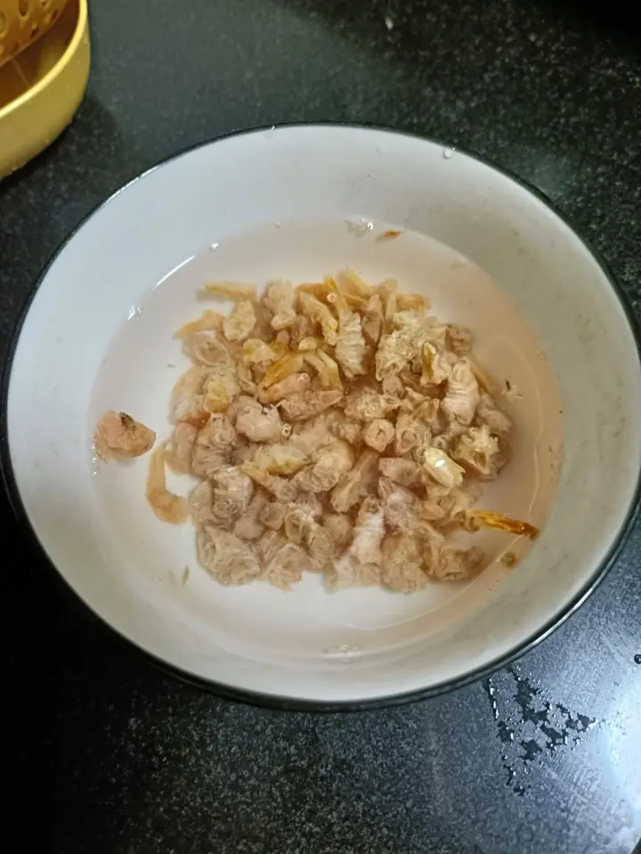 虾米炒萝卜干 第 2 步