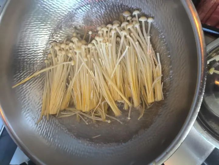 金针菇肥牛 第 5 步
