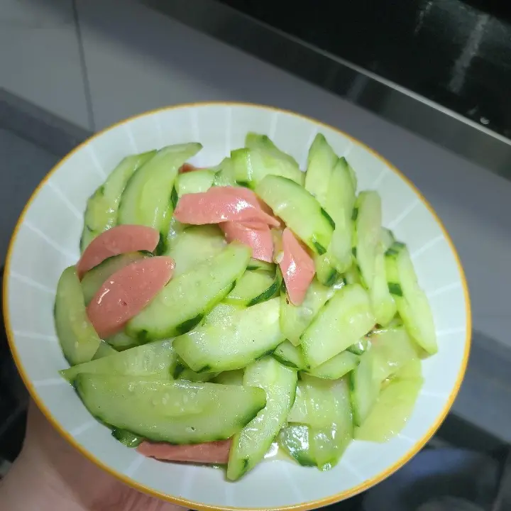 黄瓜炒火腿肠 第 4 步