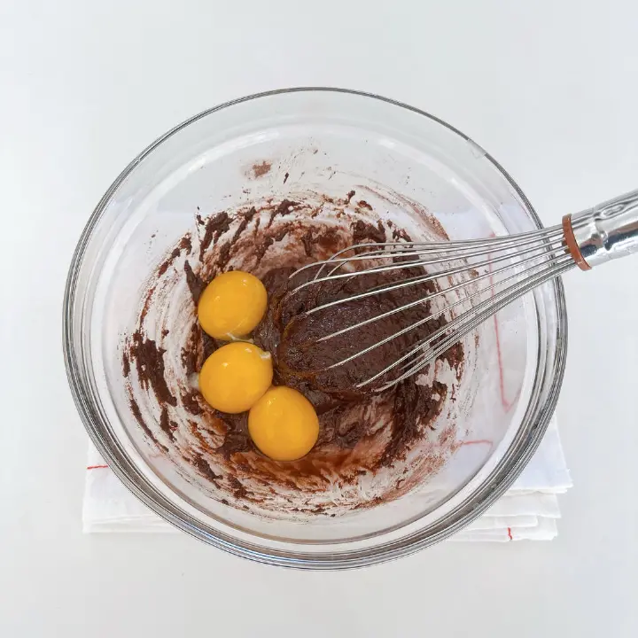 巧克力车厘子奶油蛋糕 第 3 步