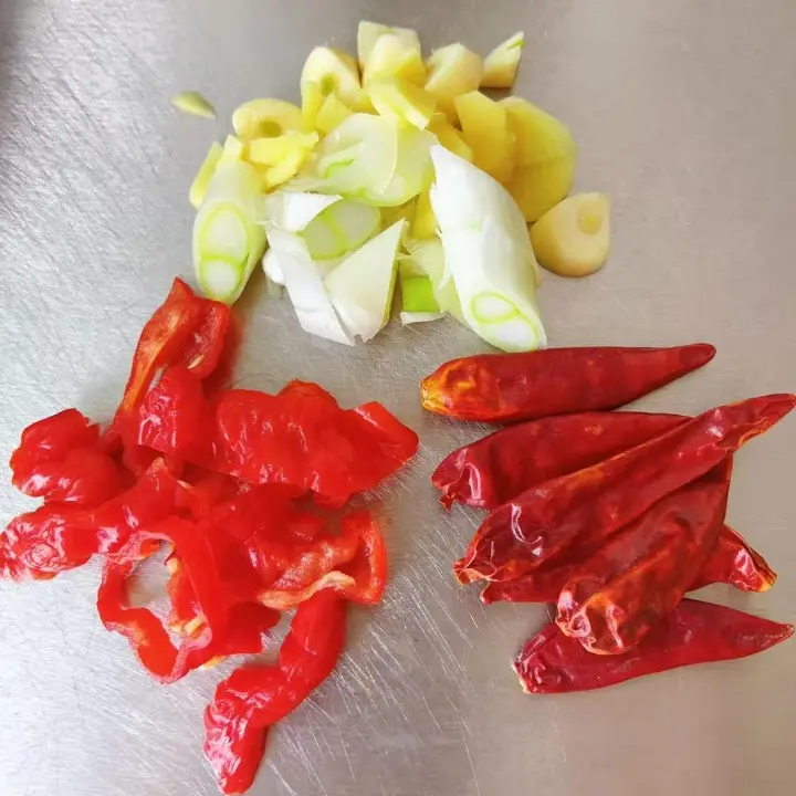 干豆角炒猪皮 第 6 步