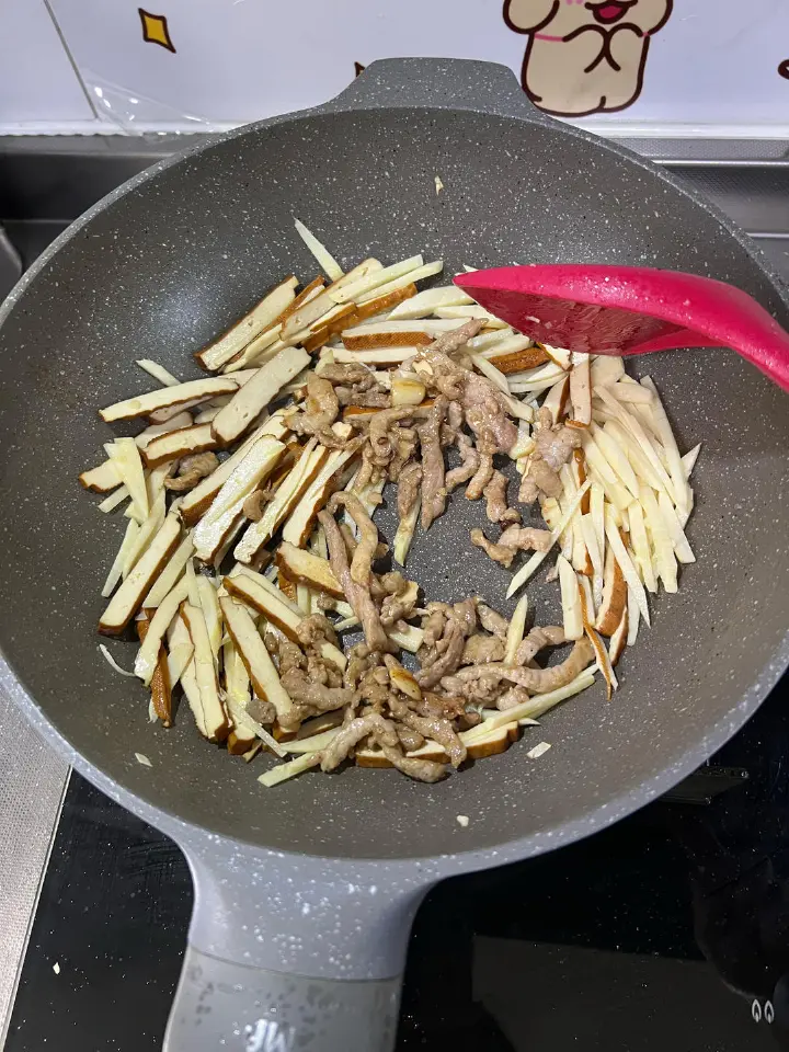 肉丝笋丝炒豆干 第 12 步