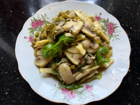 口蘑春笋炒冬菜