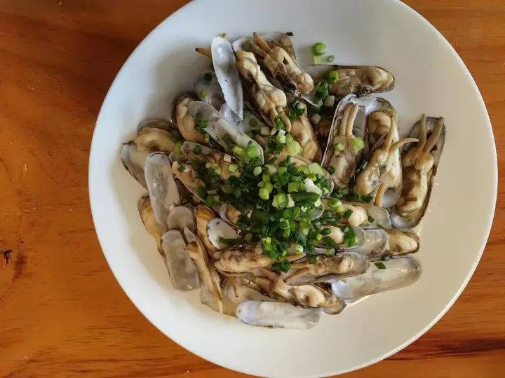 白灼葱油蛏子 第 4 步