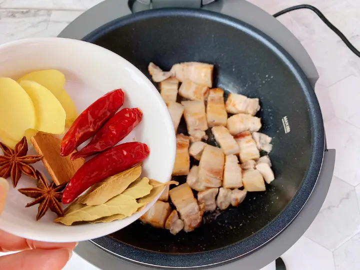 笋干红烧肉 第 5 步