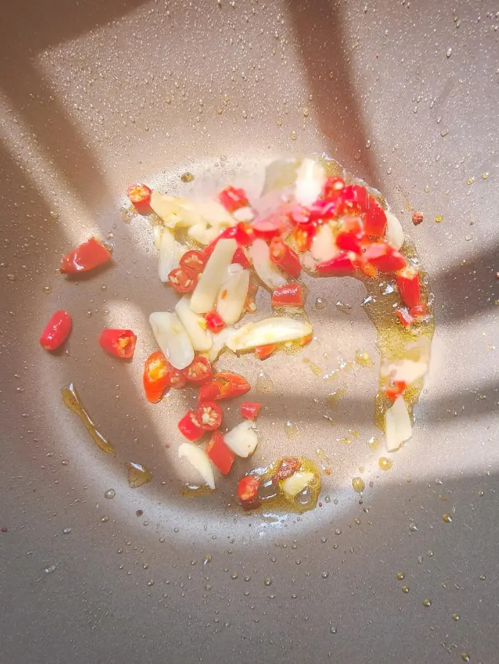 蕨菜炒腊肠 第 6 步