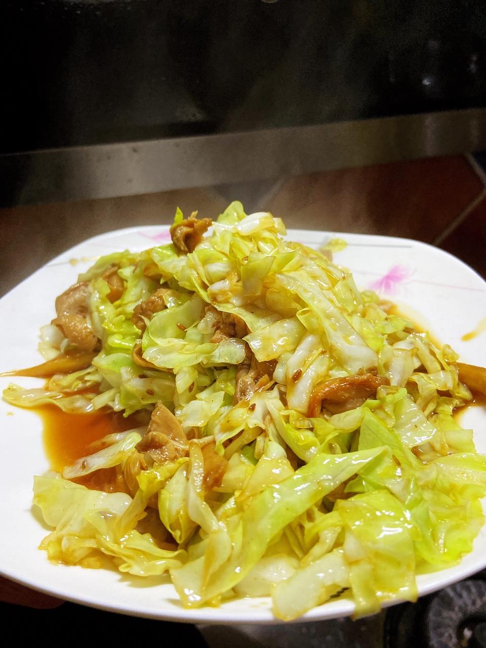 爆炒卷心菜成品图