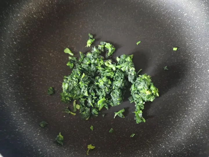 荠菜炒年糕 第 5 步