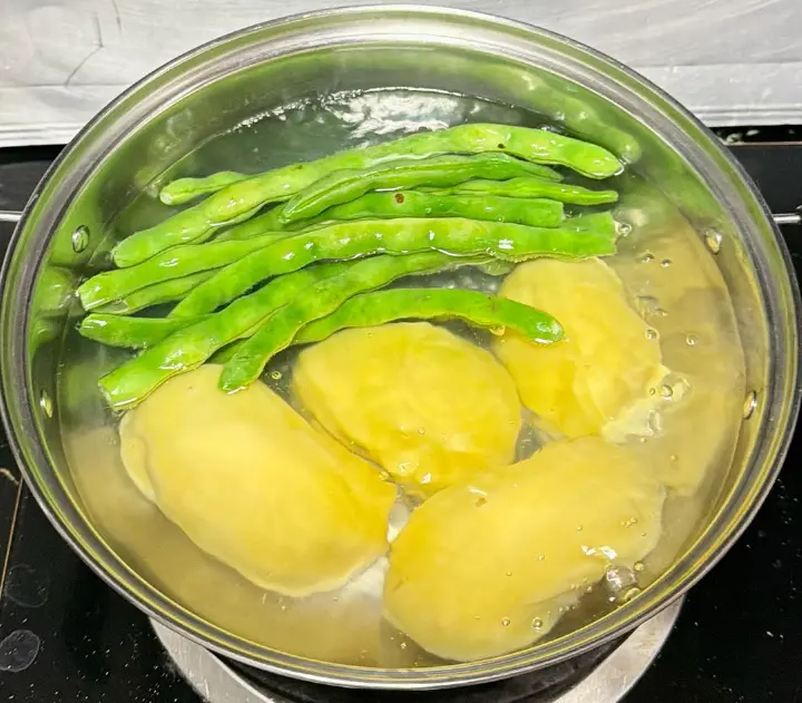 四季豆老奶洋芋 第 1 步