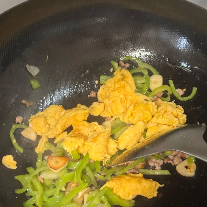 肉末青椒炒蛋 第 8 步