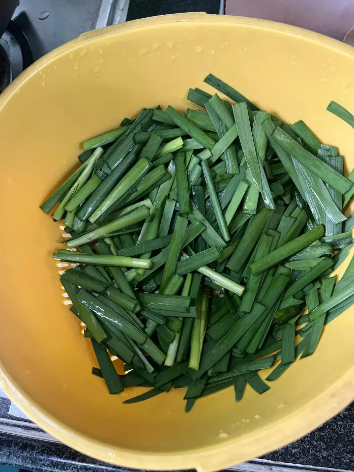 韭菜炒鸭血 第 4 步