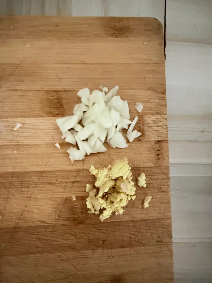 辣椒炒肉 第 2 步