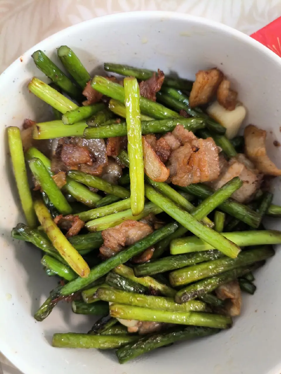 蒜薹炒肉成品图