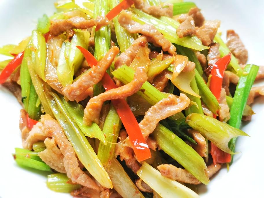 芹菜炒肉丝成品图