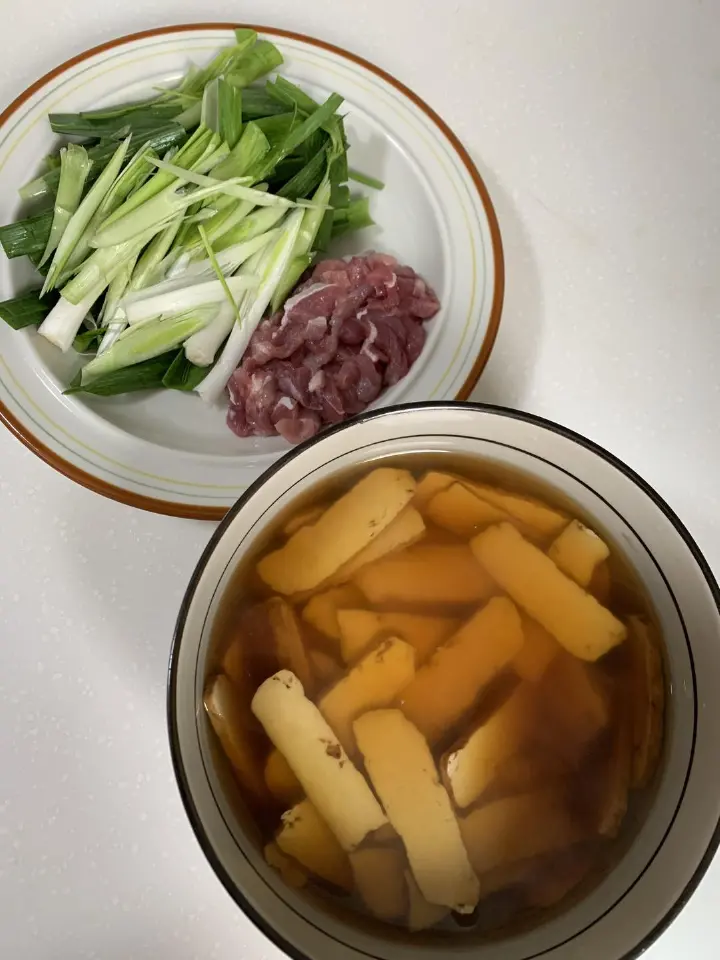 青蒜香干炒肉片 第 2 步