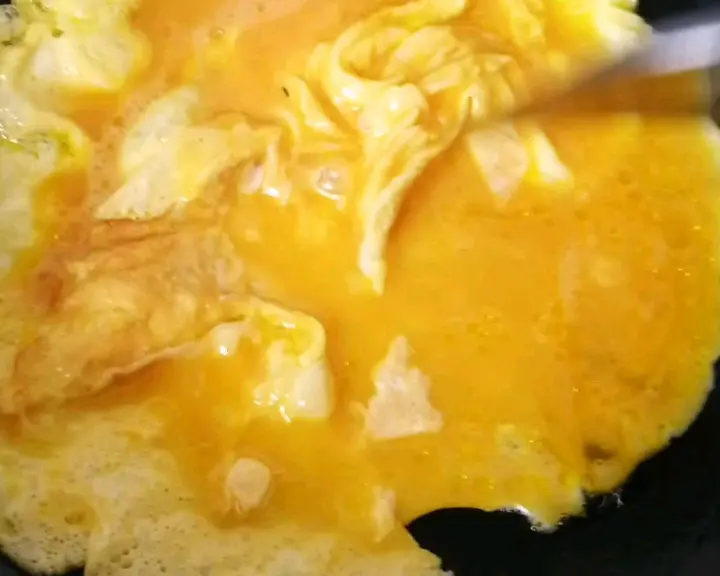 韭菜苔炒鸡蛋 第 5 步