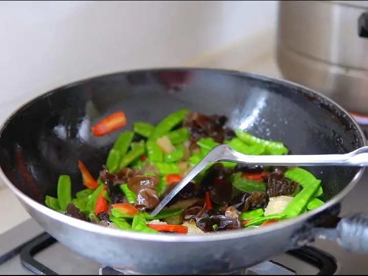 荷兰豆炒虾仁 第 3 步