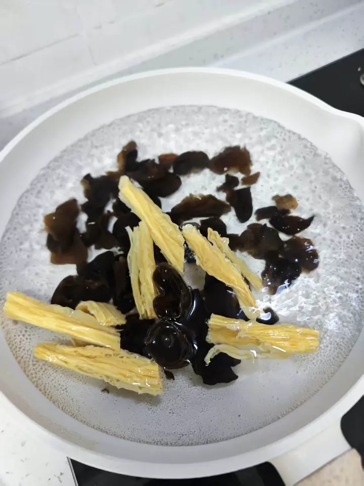 腐竹炒木耳 第 2 步