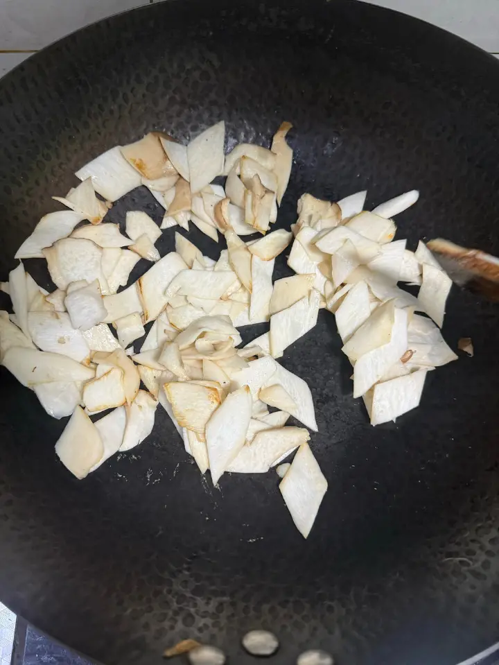 杂菌香芹炒青椒 第 2 步