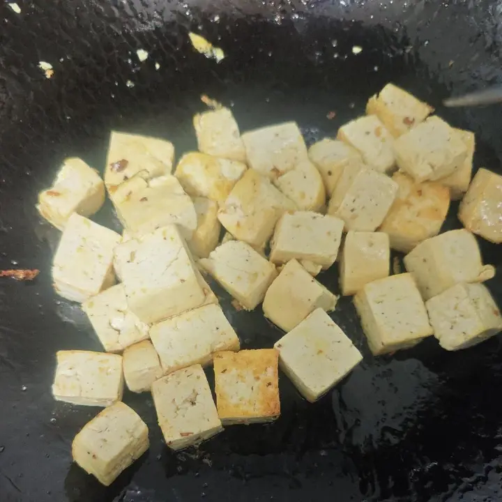 豆腐木耳炒肉 第 4 步