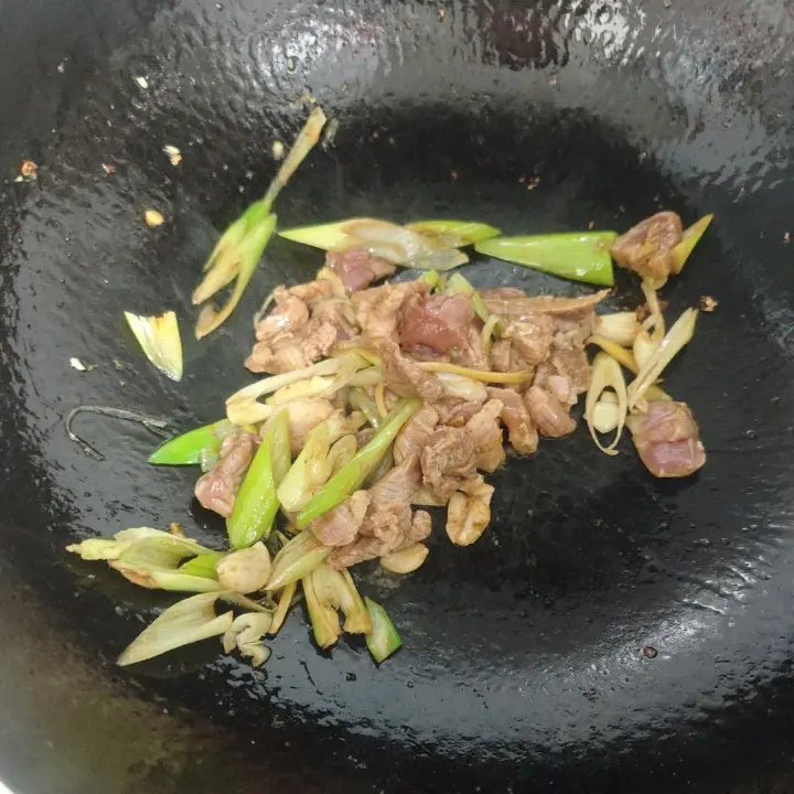 豆腐木耳炒肉 第 5 步