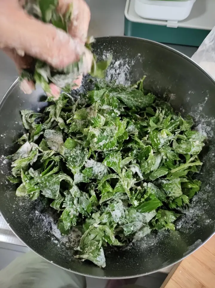 快手蒸芹菜叶 第 4 步