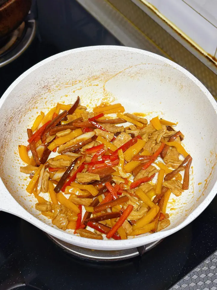 彩椒炒肉丝 第 6 步