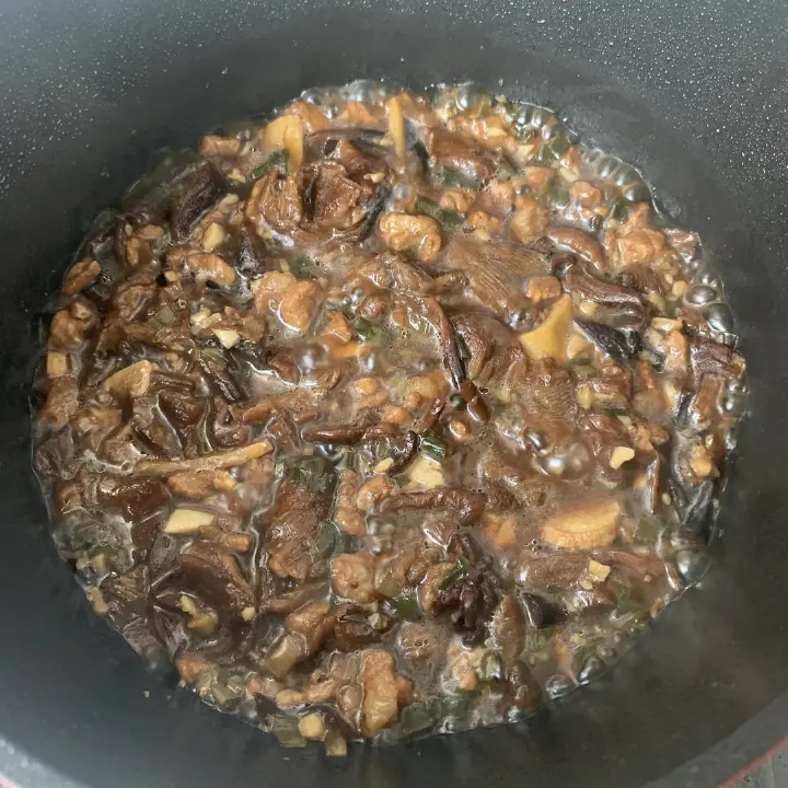 榛蘑五花肉焖饭 第 5 步