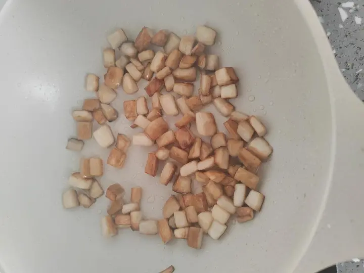 黑椒杏鲍菇牛肉粒 第 9 步